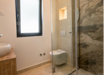 Moderna vila u Tivtu sa bazenom, Nekretnine Crna Gora, nekretnine u Crnoj Gori, Region Tivat prodaja kuća