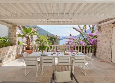 Perast'ın kalbinde satılık villa, Karadağ pazarındaki harika ve eşsiz mülk:, Karadağ da satılık havuzlu villa, Karadağ da satılık deniz manzaralı villa, Dobrota satılık müstakil ev