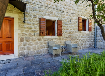 Dobrota'da denize sıfır lüks villa, Karadağ Villa Fiyatları Karadağ da satılık ev, Montenegro da satılık ev, Karadağ satılık villa