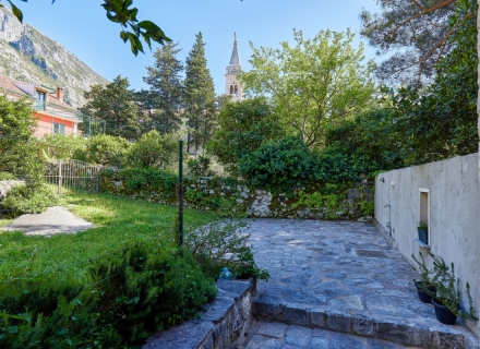 Dobrota'da denize sıfır lüks villa, Dobrota satılık müstakil ev, Dobrota satılık müstakil ev, Kotor-Bay satılık villa