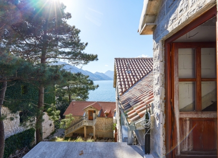 Dobrota'da denize sıfır lüks villa, Karadağ Villa Fiyatları Karadağ da satılık ev, Montenegro da satılık ev, Karadağ satılık villa