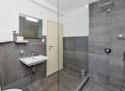 Dobrota'da denize sıfır lüks villa, Dobrota satılık müstakil ev, Dobrota satılık müstakil ev, Kotor-Bay satılık villa