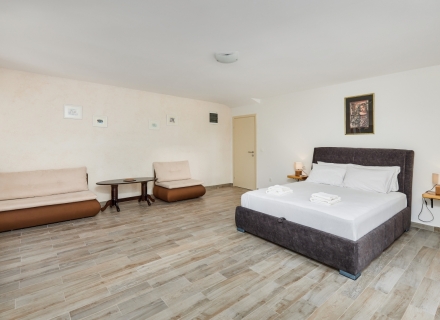 Dobrota'da denize sıfır lüks villa, Karadağ Villa Fiyatları Karadağ da satılık ev, Montenegro da satılık ev, Karadağ satılık villa