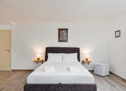 Dobrota'da denize sıfır lüks villa, Dobrota satılık müstakil ev, Dobrota satılık müstakil ev, Kotor-Bay satılık villa