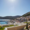 For sale two-bedroom apartment 116m2: 2 bedrooms, 2 bathrooms,
spacious living room with magnificent views of the open sea and the Lustica Bay marina, heated floors.