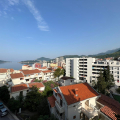 Na prodaju dva nova stana u Rafailovićima u novoj kvalitetnoj zgradi na izuzetnoj lokaciji za stanovanje, kao i za izdavanje na sezonu ili na cijelu godinu.