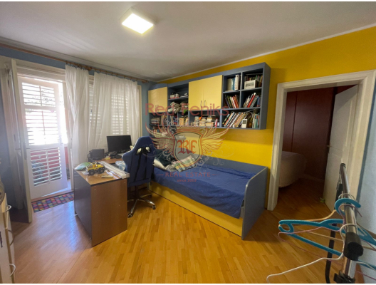 Herceg Novi'nin merkezinde iki yatak odalı geniş daire, Baosici dan ev almak, Herceg Novi da satılık ev, Herceg Novi da satılık emlak