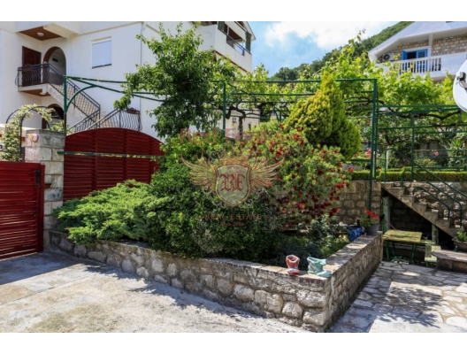 Three-storey house with a wonderful garden in Biela, Baosici house buy, buy house in Montenegro, sea view house for sale in Montenegro