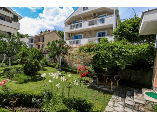 Three-storey house with a wonderful garden in Biela, buy home in Montenegro, buy villa in Herceg Novi, villa near the sea Baosici