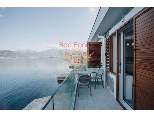 Beautiful Villa on the FIRST LINE 3 meters from the sea in Krasici, Krasici house buy, buy house in Montenegro, sea view house for sale in Montenegro