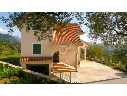 Spacious house with a beautiful garden in Kavach, Bigova house buy, buy house in Montenegro, sea view house for sale in Montenegro