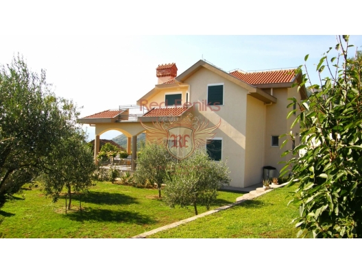 For sale house with a total area of 350m2 on a plot of 1026 m2.