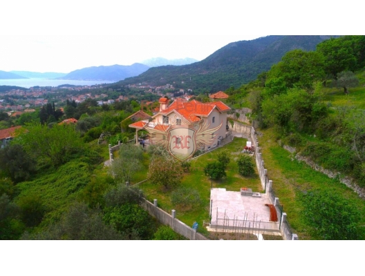 Spacious house with a beautiful garden in Kavach, house near the sea Montenegro
