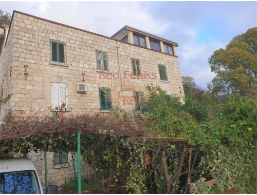 For sale apartment with two bedrooms in an old stone house on the first line in the town of Zelenika.