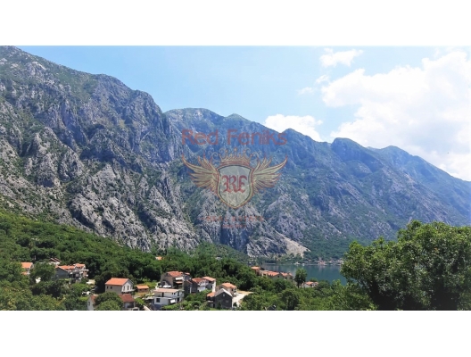 Four-bedroom townhouse with a pool in Orachovac, hotel residences for sale in Montenegro, hotel apartment for sale in Kotor-Bay