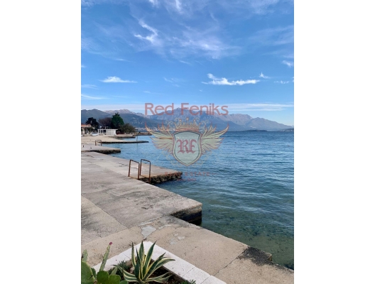 Spacious three bedroom apartment on the frontline in Baosici, Montenegro real estate, property in Montenegro, flats in Kotor-Bay, apartments in Kotor-Bay