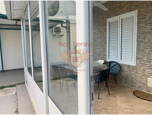 Spacious three bedroom apartment on the frontline in Baosici, apartment for sale in Kotor-Bay, sale apartment in Dobrota, buy home in Montenegro