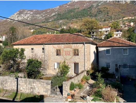 Stone house for sale in Risan, 200 meters from the sea.