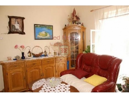 House with a large plot in Kamenari, 20 m from the sea, house near the sea Montenegro