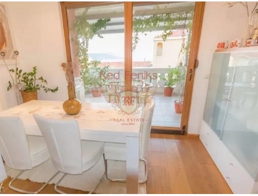 Luxuriöses Apartment mit Garten und Terrasse in der Nähe des Meeres in Herceg-Novi., Wohnung mit Meerblick zum Verkauf in Montenegro, Wohnung in Baosici kaufen, Haus in Herceg Novi kaufen