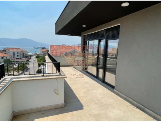 Luxury penthouse 100 meters from the sea in Tivat, Montenegro real estate, property in Montenegro, flats in Region Tivat, apartments in Region Tivat