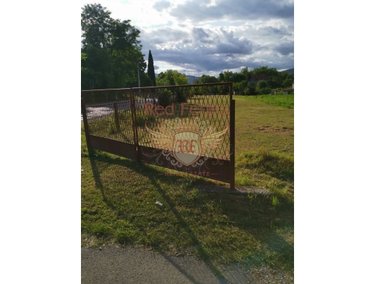 For sale excellent flat plot of 6,500 m2 is with the possibility of building
a hotel or a residential complex, as well as argokomlex enterprises and others.
