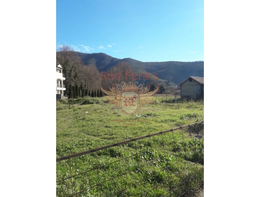 For sale flat urbanized plot with a total area of 830m2.