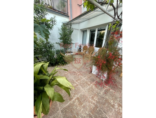 Spacious apartment with large terrace in Igalo, apartment for sale in Herceg Novi, sale apartment in Baosici, buy home in Montenegro