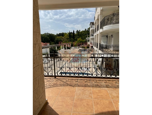Spacious apartment in a complex with swimming pool Djenovici, Montenegro real estate, property in Montenegro, flats in Herceg Novi, apartments in Herceg Novi