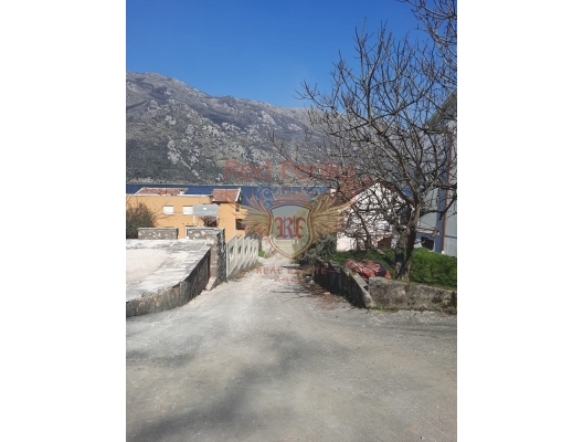 Spacious house with sea views in Stoliv, buy home in Montenegro, buy villa in Kotor-Bay, villa near the sea Dobrota