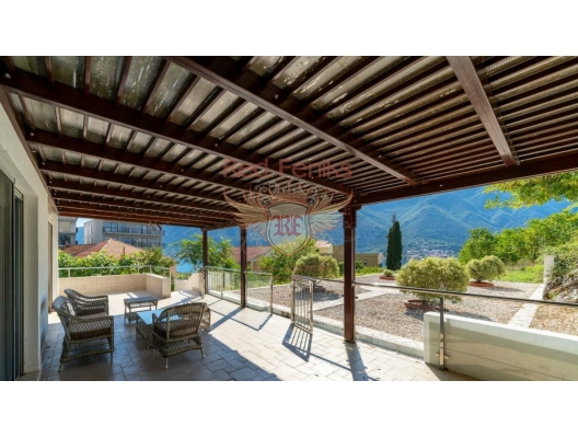 Two-bedroom apartment in a complex with a swimming pool in Dobrota, Montenegro real estate, property in Montenegro, flats in Kotor-Bay, apartments in Kotor-Bay