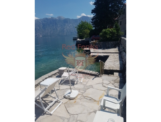 Plot with house and sea view in Stoliv, buy home in Montenegro, buy villa in Kotor-Bay, villa near the sea Dobrota