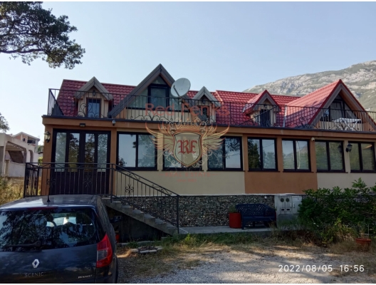 For sale townhouse in the style of an Alpine chalet in Sutomore, at the foot of Mount Hai-Nehai.