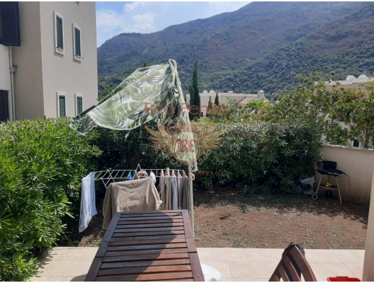 Spacious two bedroom apartment with garden, apartments for rent in Dobrota buy, apartments for sale in Montenegro, flats in Montenegro sale