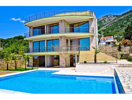The villa is located in the picturesque area of ​​the Green Belt Bar on a plot with a total area of ​​922m2 is for sale.