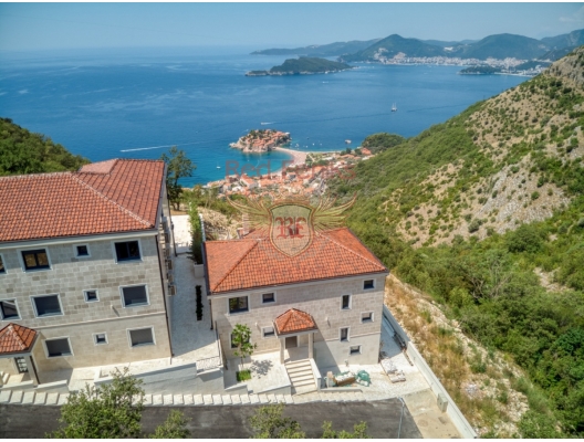For Sale: Luxurious Villa with Panoramic Sea Views in Tudorovici, Montenegro!
Discover the epitome of elegance and tranquility in this stunning villa boasting breathtaking panoramic sea views towards Sv.