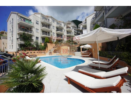 For sale three bedroom apartment in Petrovac in complex with sea view.