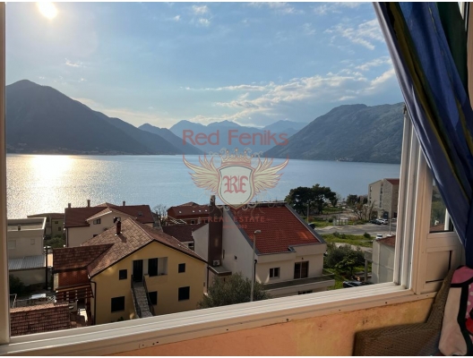 For sale apartment total area of 70 m2 located on the third floor with panoramic sea views.
