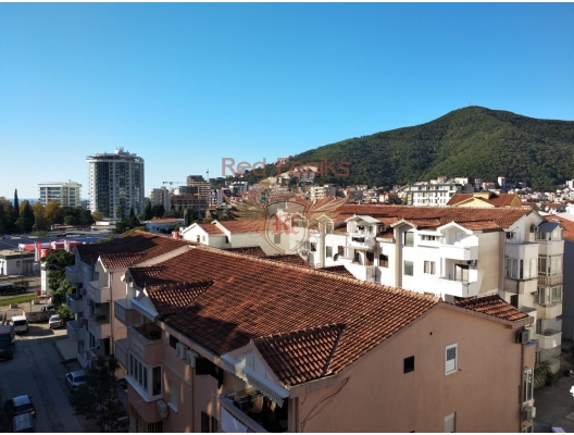 For sale two-bedroom apartment in a new building in the center of Budva, 85 m, 5th floor,
windows face south and west, 2 balconies in different directions.