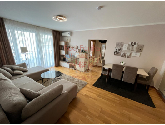 Die zum Verkauf stehende Wohnung mit einer Fläche von 75 m² befindet sich im 1.
