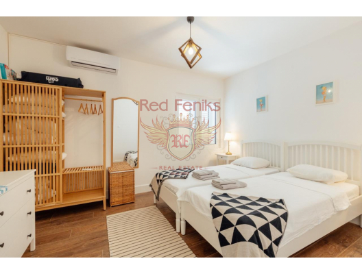 Waterfront three-bedroom apartment in Muo, sea view apartment for sale in Montenegro, buy apartment in Dobrota, house in Kotor-Bay buy